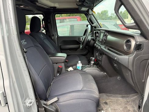 Used 2018 Jeep Wrangler Unlimited Sport AWD/4WD image 6