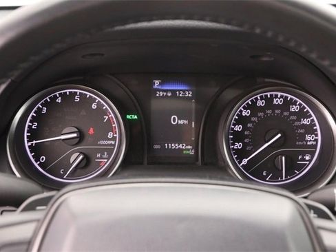 Used 2022 Toyota Camry SE image 14