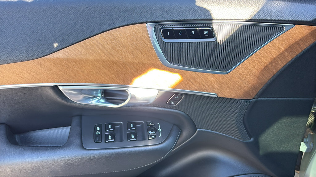 Certified 2025 Volvo XC90 B6 Plus AWD/4WD image 14