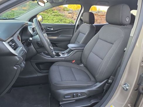 Used 2022 GMC Acadia SLE w/ Driver Convenience Package image 9