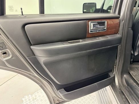 Used 2017 Lincoln Navigator Select RWD image 23