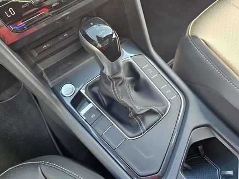 Certified 2023 Volkswagen Tiguan SE R-Line FWD image 17