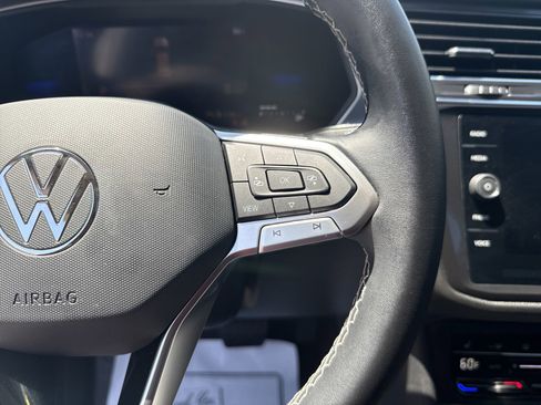 Used 2023 Volkswagen Tiguan SE FWD image 18
