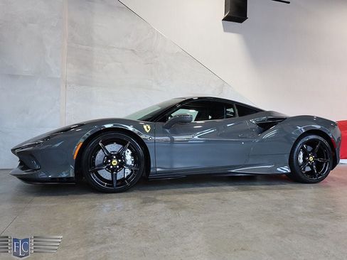 Used 2022 Ferrari F8 Tributo RWD image 18