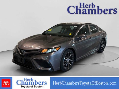 Used 2023 Toyota Camry SE w/ Cold Weather Package AWD/4WD image 9