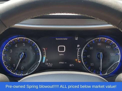 Used 2023 Chrysler Pacifica Touring-L FWD image 27