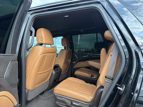 Used 2021 Cadillac Escalade Sport w/ LPO, Illumination Package image 9