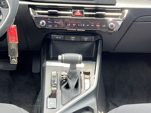 New 2026 Kia Niro LX FWD image 16