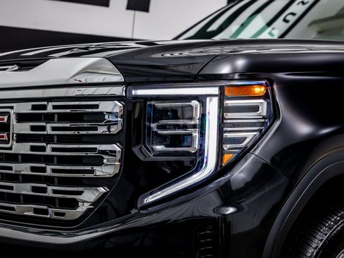 Used 2025 GMC Sierra 1500 Denali w/ Denali Reserve Package AWD/4WD image 18