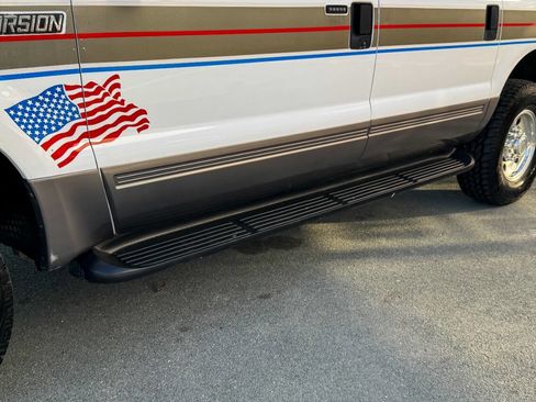 Used 2005 Ford Excursion XLT image 39