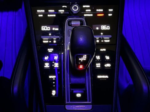 Used 2020 Porsche Cayenne image 30