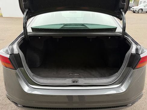 Used 2024 Nissan Altima 2.5 SV FWD image 12