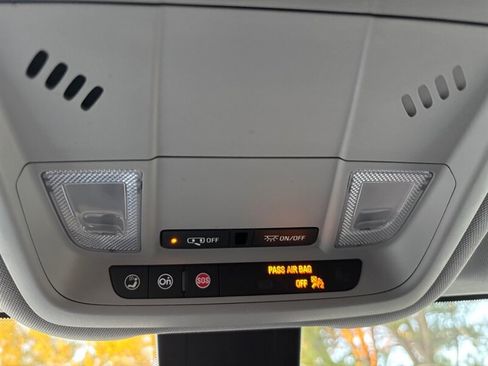 Used 2020 GMC Terrain SLE w/ Elevation Edition image 29