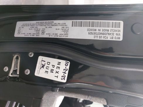 Used 2025 Jeep Compass Latitude image 34