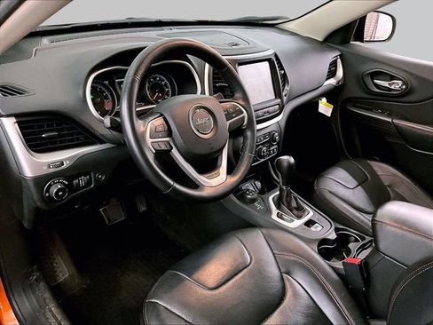 Used 2015 Jeep Cherokee Trailhawk w/ Comfort/Convenience Group AWD/4WD image 13