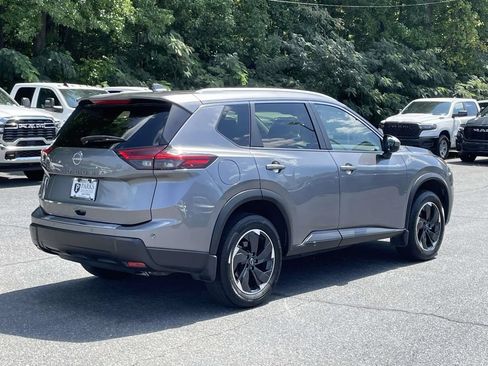 Used 2025 Nissan Rogue SV w/ SV Premium Package FWD image 8
