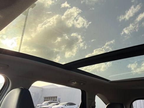 Used 2024 Kia Sorento S w/ Panoramic Sunroof Package FWD image 16