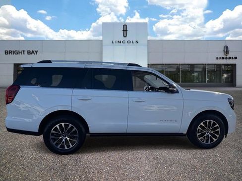 Used 2025 Ford Expedition Platinum image 5