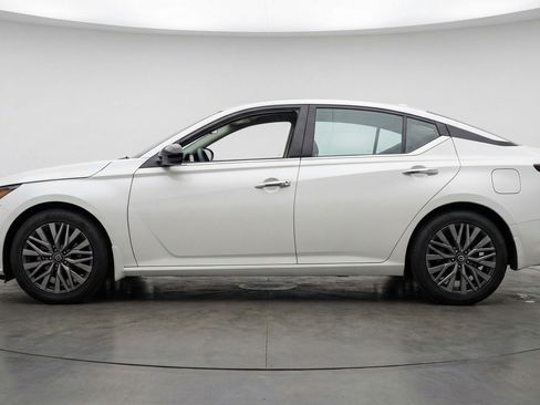 Used 2025 Nissan Altima 2.5 SV image 5