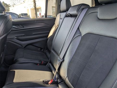 Used 2024 Jeep Grand Cherokee L Laredo image 26