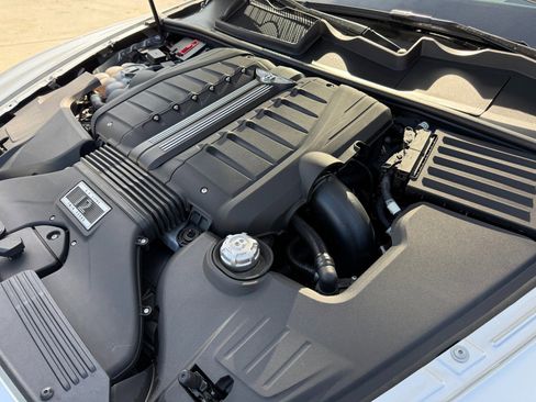 Used 2018 Bentley Bentayga image 48