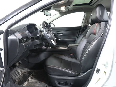 Used 2022 Nissan Sentra SR w/ SR Premium Package FWD image 3