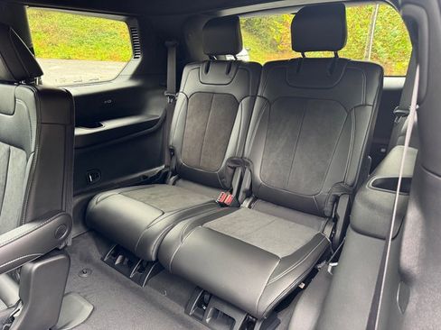 New 2025 Jeep Grand Cherokee L Altitude image 16