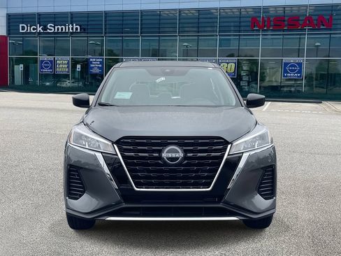 New 2025 Nissan Kicks Play S image 2