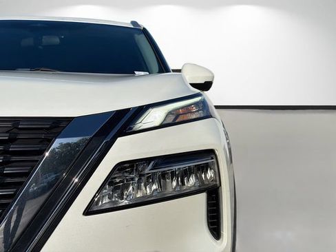 Used 2021 Nissan Rogue SV w/ Premium Package FWD image 9