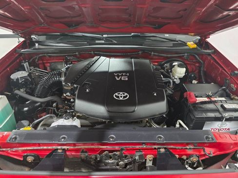 Used 2015 Toyota Tacoma Base image 11