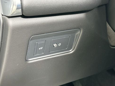 Used 2025 Jaguar F-PACE R-Dynamic S image 12