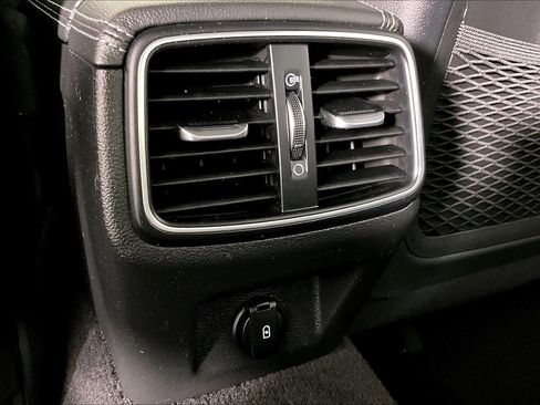 Used 2020 Genesis G70 2.0T image 32