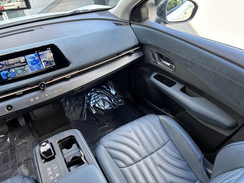 Used 2024 Nissan Ariya AWD image 23