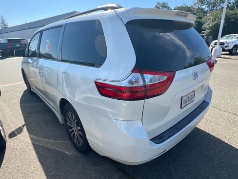 Used 2018 Toyota Sienna XLE w/ XLE Navigation Package FWD image 6