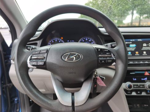 Used 2020 Hyundai Elantra SEL FWD image 28