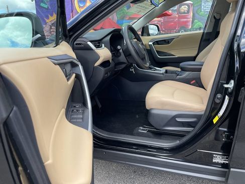 Certified 2025 Toyota RAV4 LE AWD/4WD image 14