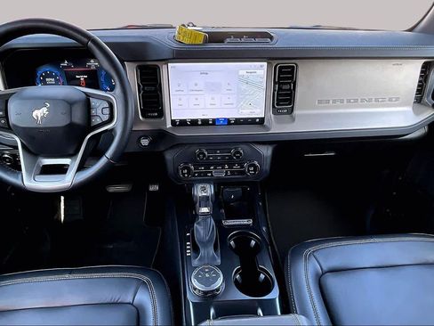 Certified 2025 Ford Bronco Outer Banks AWD/4WD image 16
