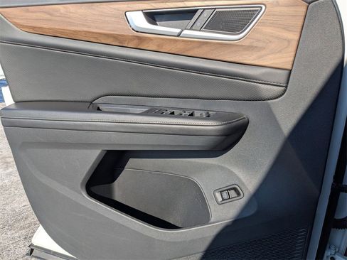 Used 2024 Volkswagen Atlas SE image 13