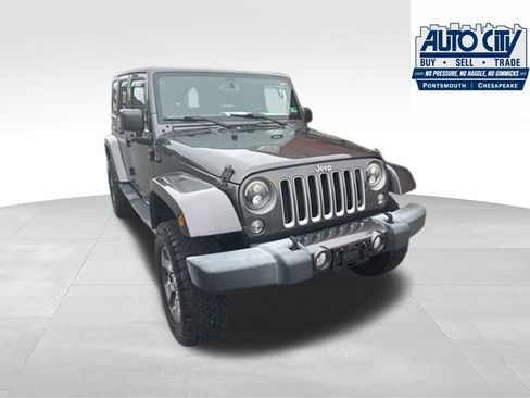 Used 2016 Jeep Wrangler Unlimited Sahara w/ Dual Top Group AWD/4WD image 31