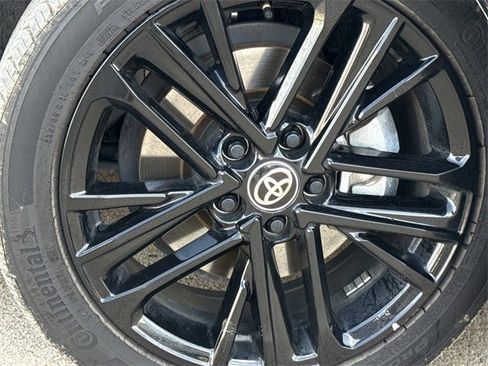 Used 2025 Toyota Camry SE image 10