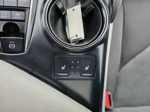 Used 2019 Toyota Camry LE image 29