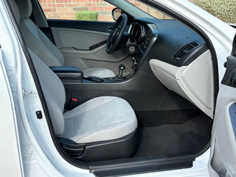 Used 2015 Kia Optima LX FWD image 11