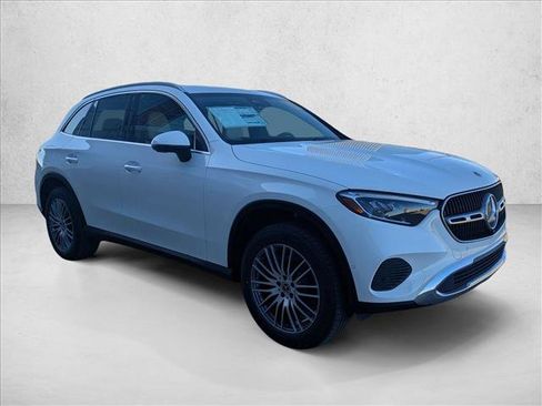 Used 2026 Mercedes-Benz GLC 300 image 3