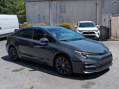 Used 2025 Toyota Corolla SE image 3