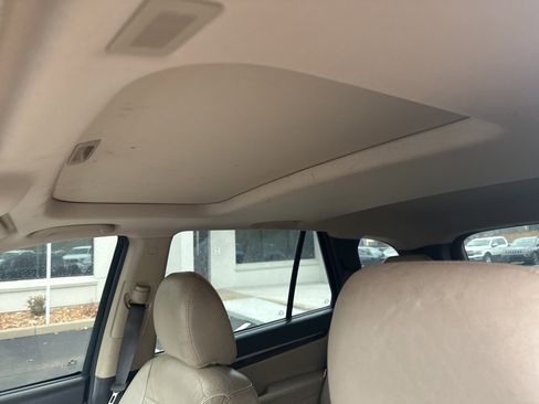 Used 2011 Hyundai Santa Fe Limited w/ Navigation Pkg 4 image 8