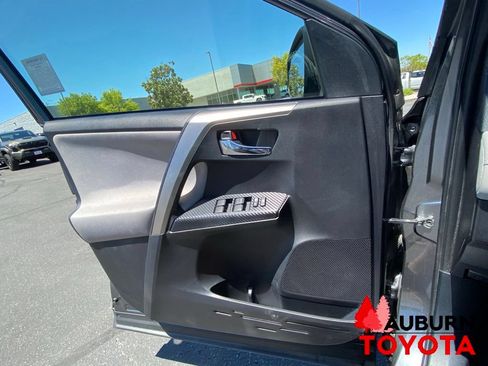 Used 2014 Toyota RAV4 XLE AWD/4WD image 32