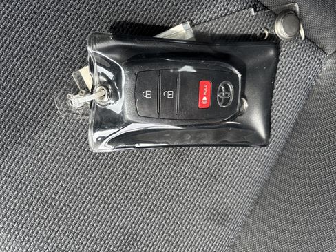 Used 2025 Toyota Prius LE FWD image 35