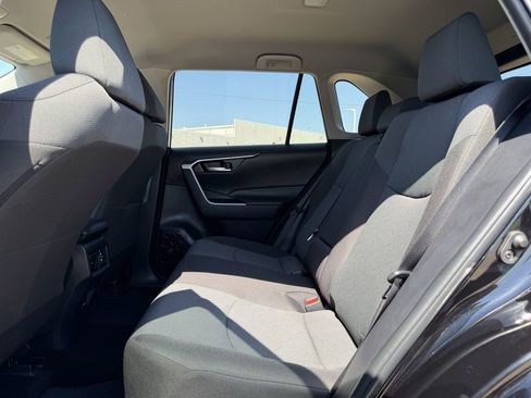 Used 2025 Toyota RAV4 XLE FWD image 29