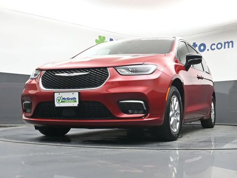 Used 2025 Chrysler Pacifica Select FWD image 6