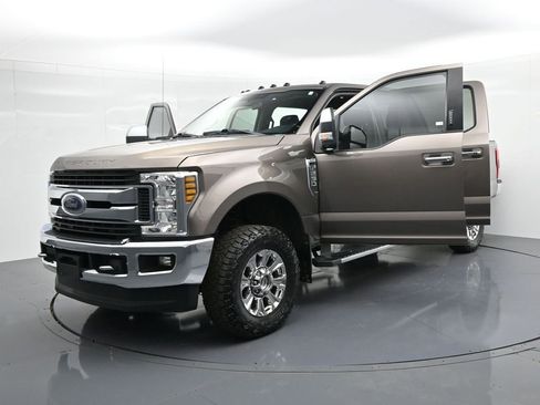 Used 2018 Ford F250 XLT w/ XLT Premium Package AWD/4WD image 36